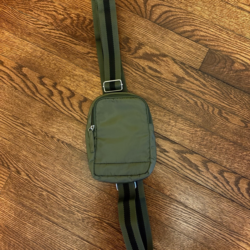 NWOT DSW Crossbody Bag - color: army green
